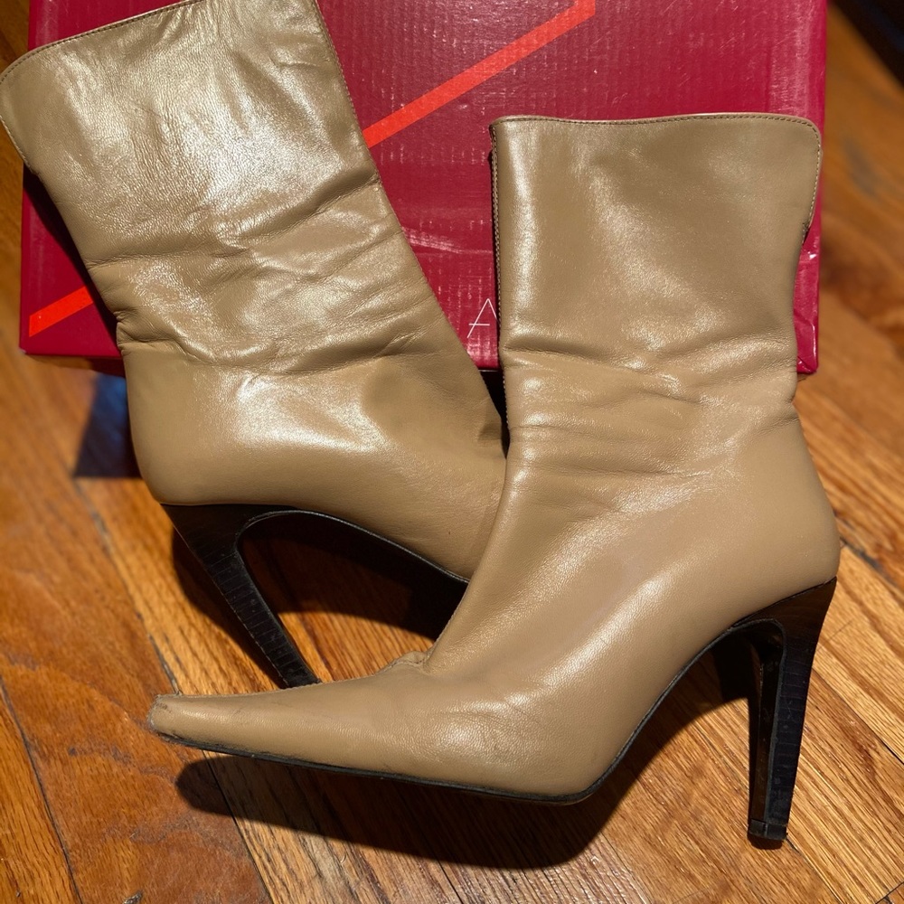 David Aaron  Soft leather tan boots with black heel